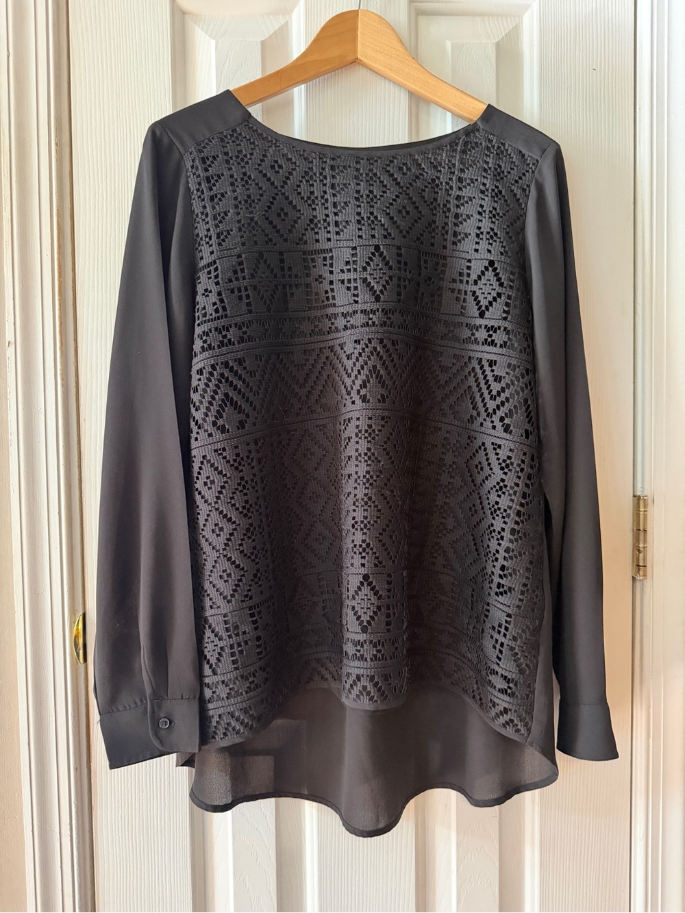 Banana republic black lace/crochet overlay blouse top long sleeve size medium